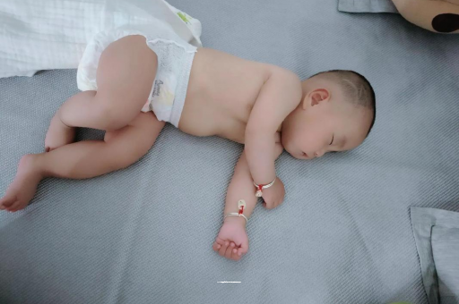 石嘴山三个月宝宝抬头不稳